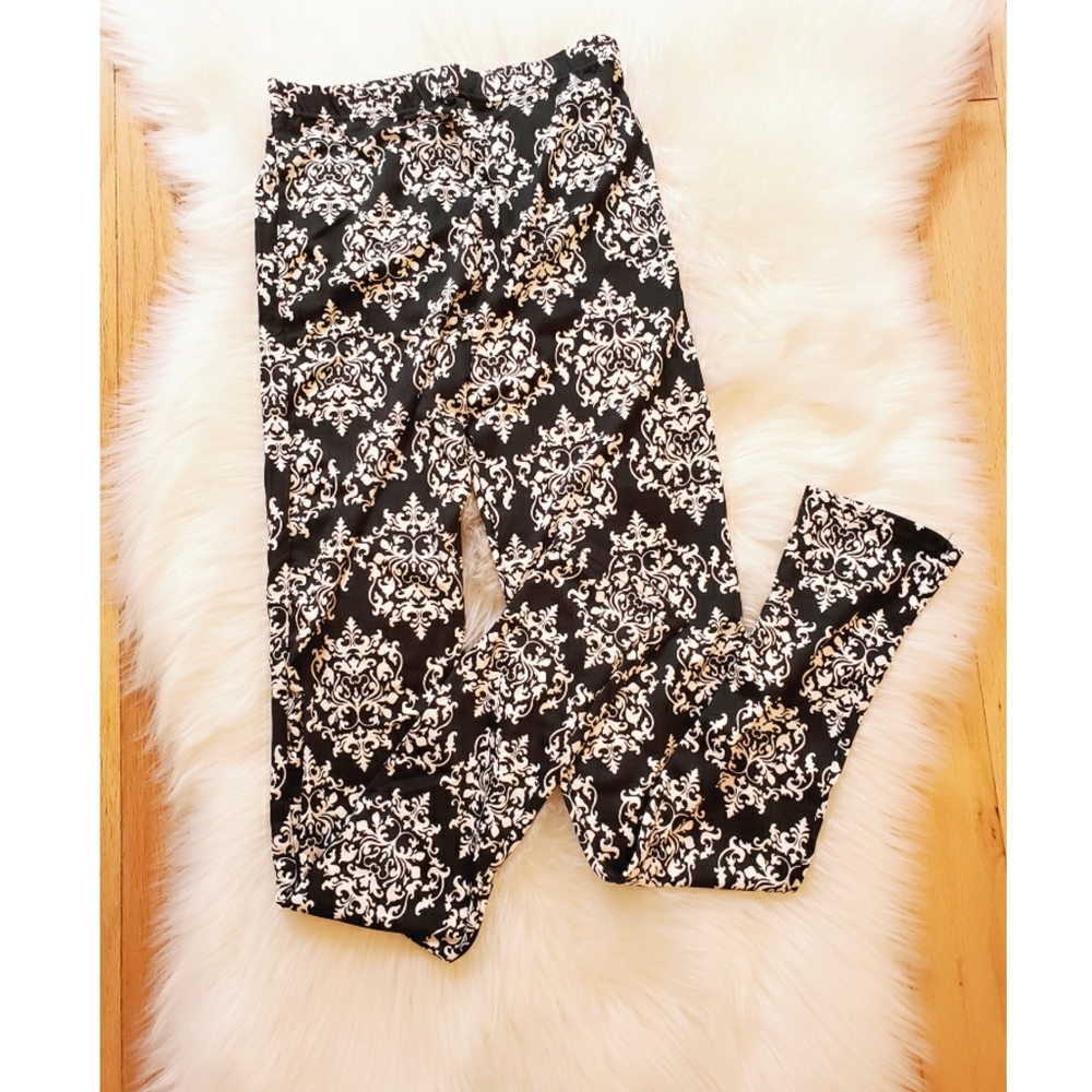 Black & white pattern leggings